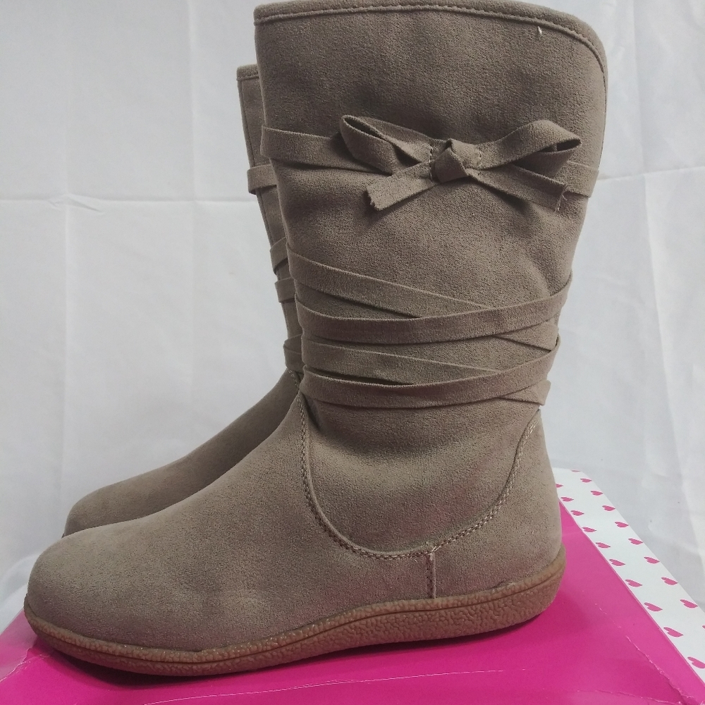 Kids boots size "2" youth